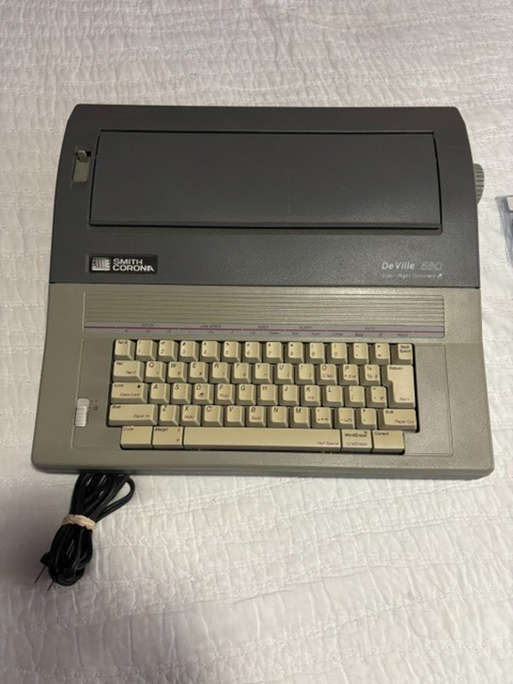 Smith Corona DeVille 580 Electronic Typewriter Bundle w/Cover, Handle & 4 Daisy